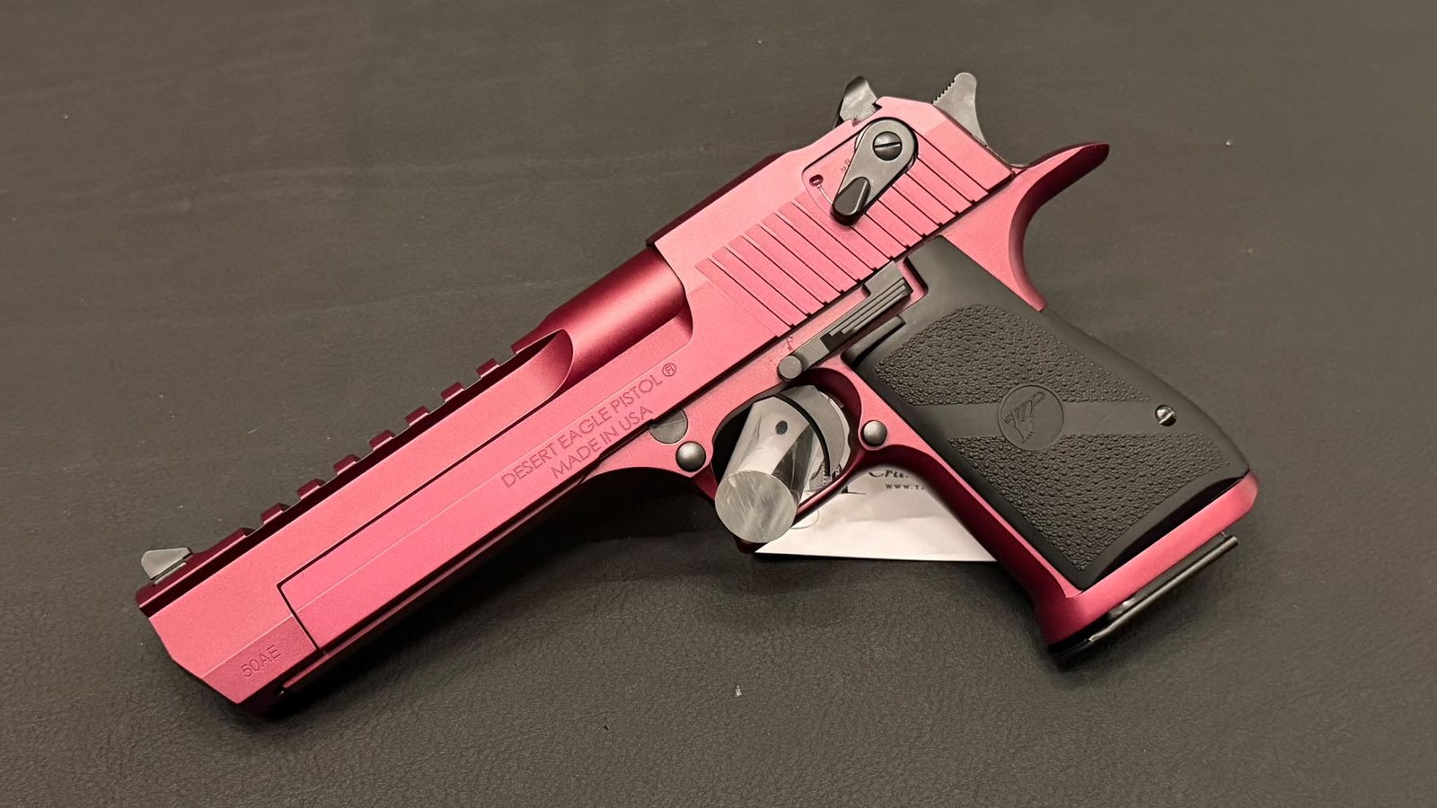 Magnum Research Desert Eagle Mark XIX Black Cherry .50 AE – linke Seite