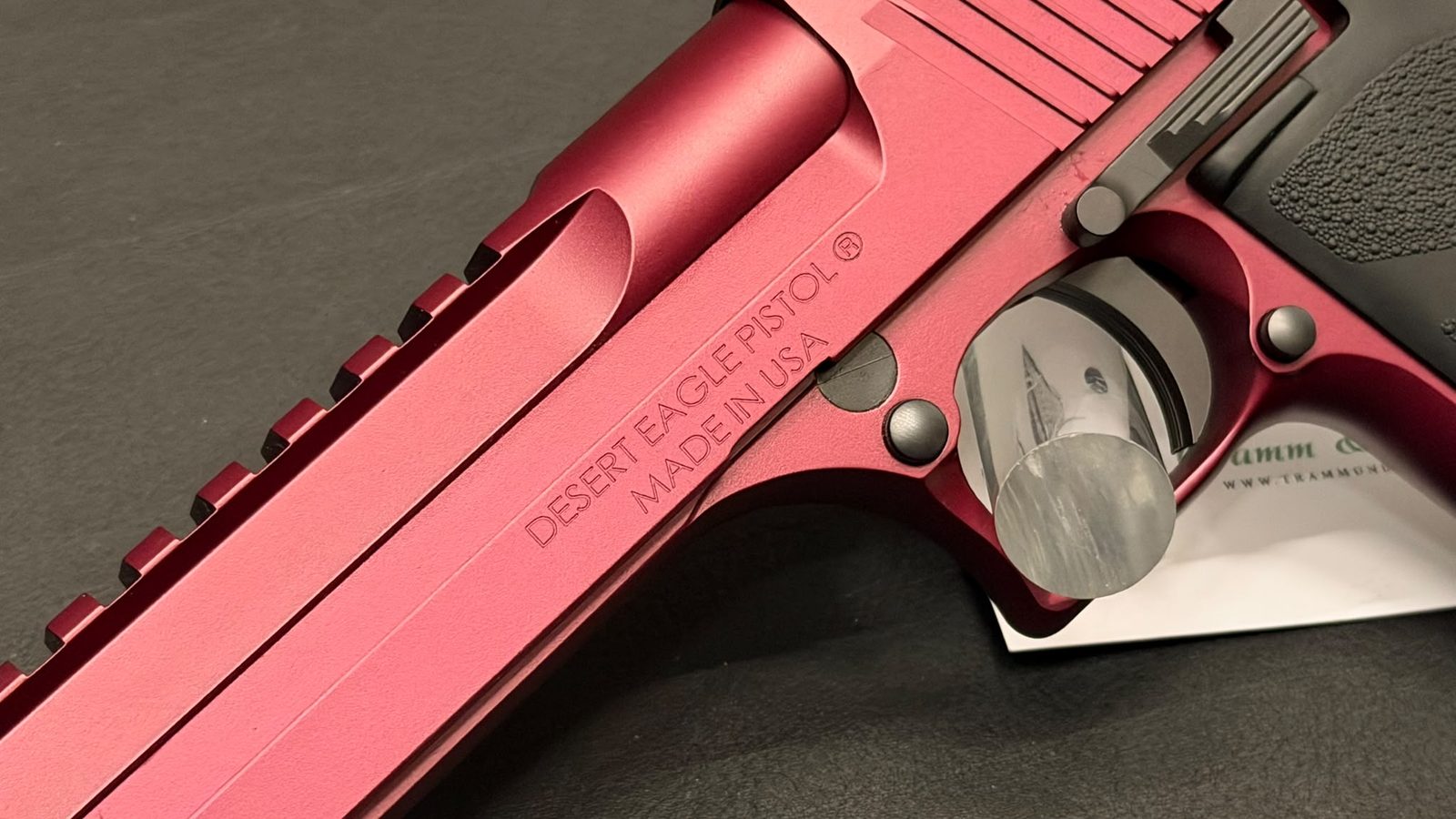 Magnum Research Desert Eagle Mark XIX Black Cherry .50 AE – Beschriftung „Desert Eagle Pistol“