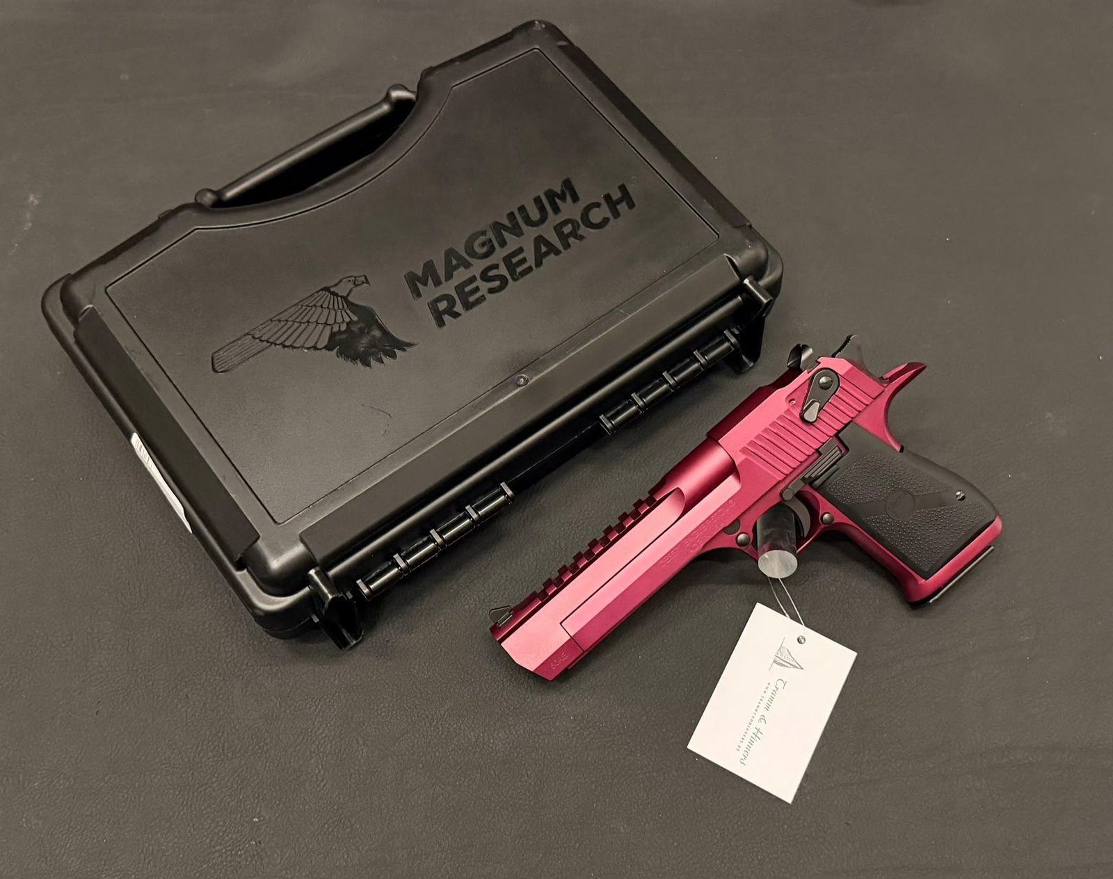 Magnum Research Desert Eagle Mark XIX Black Cherry .50 AE mit Magnum-Research-Koffer